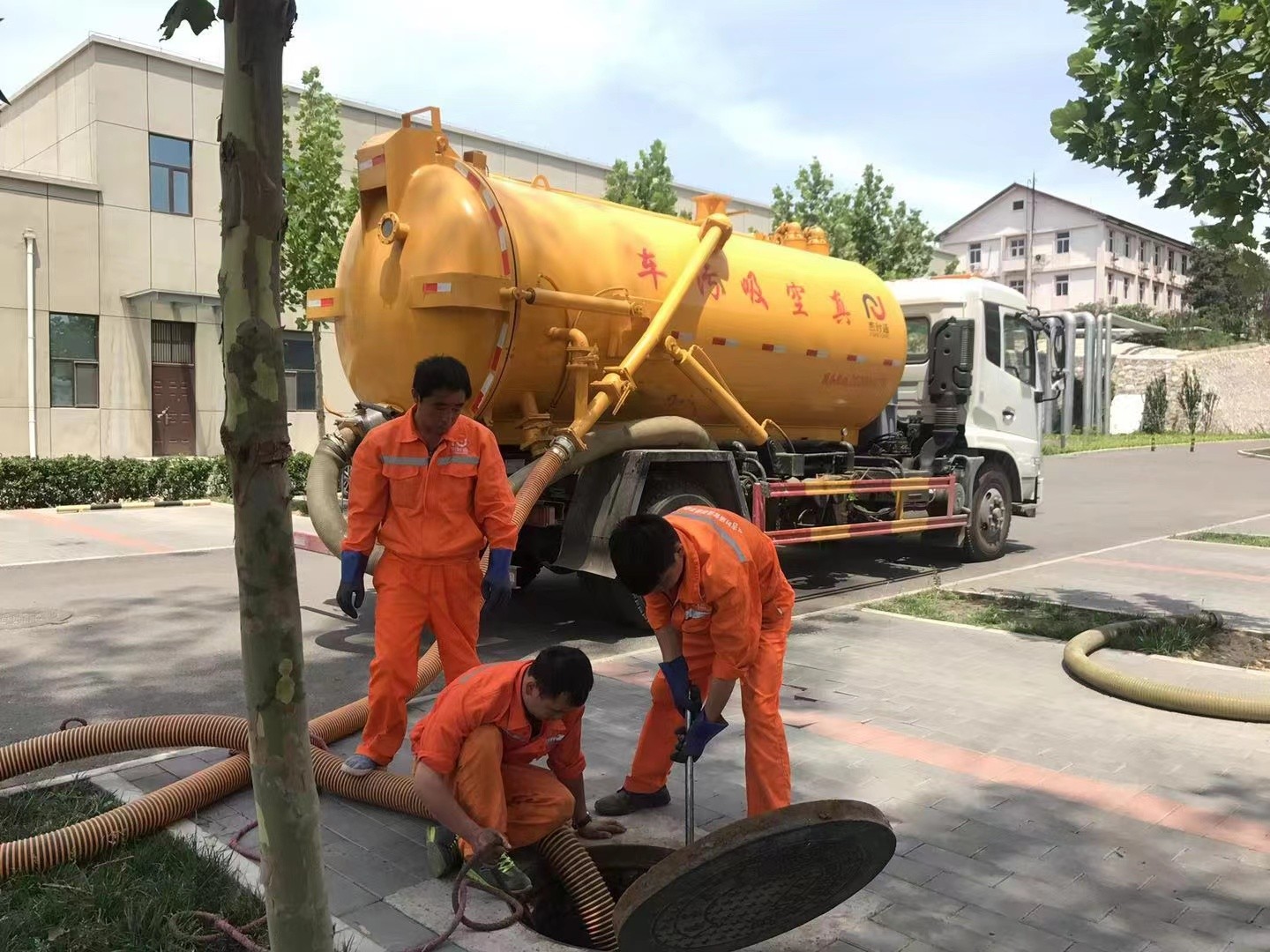 习水化粪池清理与5-8吨吸粪车施工效率分析